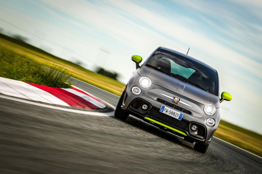  Abarth 595 Pista 70esimo Anniversario (312) 2019 года  (фото 32 из 35)
